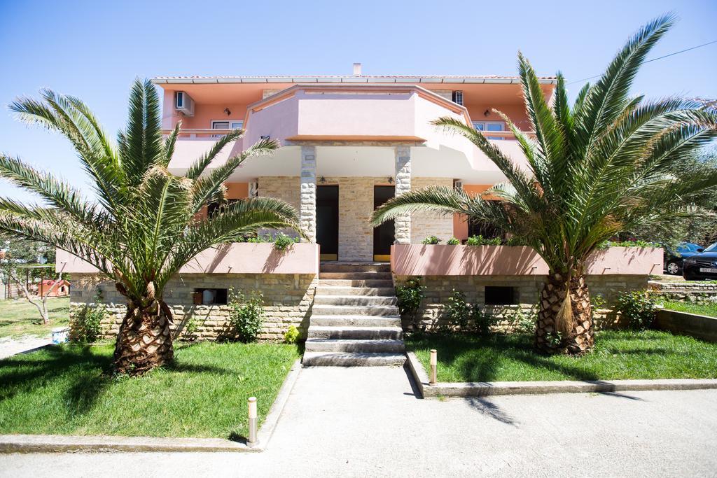 Apartments Lola Novalja Exterior photo