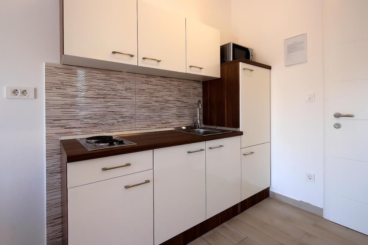 Apartments Lola Novalja Exterior photo