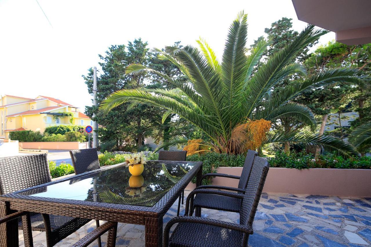 Apartments Lola Novalja Exterior photo